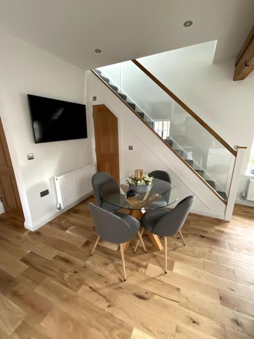 Apt D In Old Grade 2 Converted Farmhouse Market Weighton Exterior photo